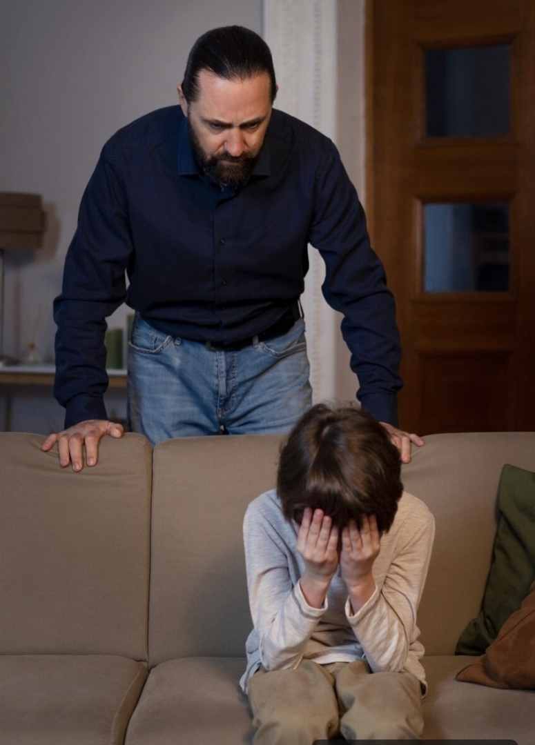 Мать не вмешивались в «воспитание» своего мужа, который принуждал ее сына есть фекалии