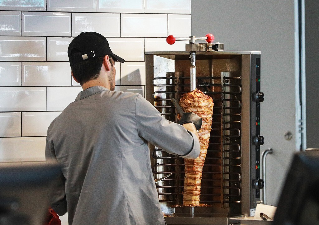 Врач назвала ингредиенты, которые делают шаурму полезной