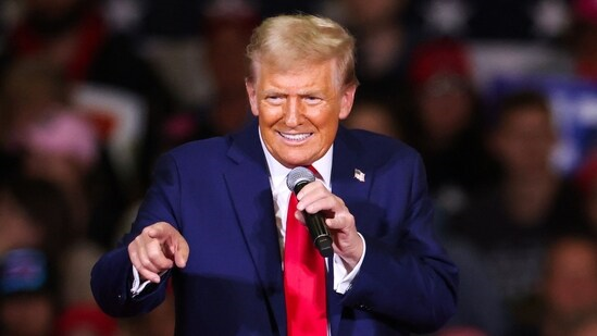 Трампа сравнили со «слоном в посудной лавке». Как в США увольняют и восстанавливают в должности