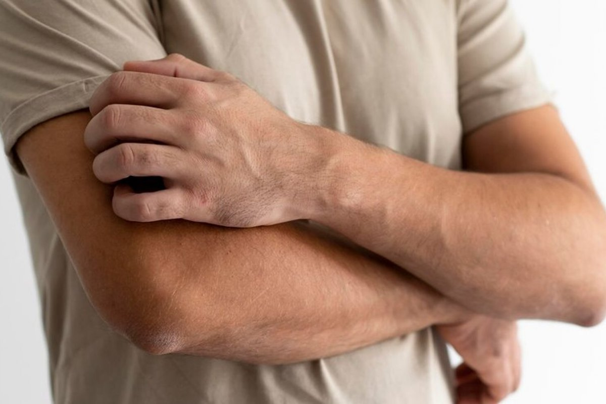 Почему на лбу и руках могут вздуваться вены. Физиология или патология?