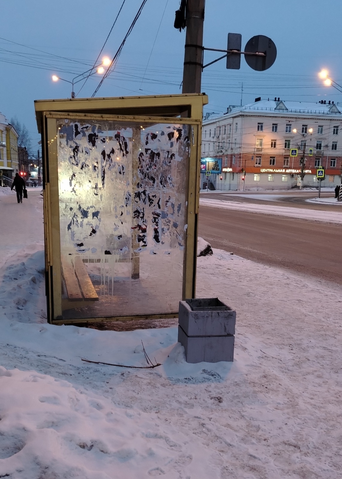 Чистота окружения вокруг нас и почему местные власти не торопятся наказывать вандалов, графферов и расклейщиков объявлений.