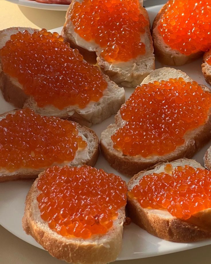 Народ всё же наказал продавцов красной икры не став её покупать