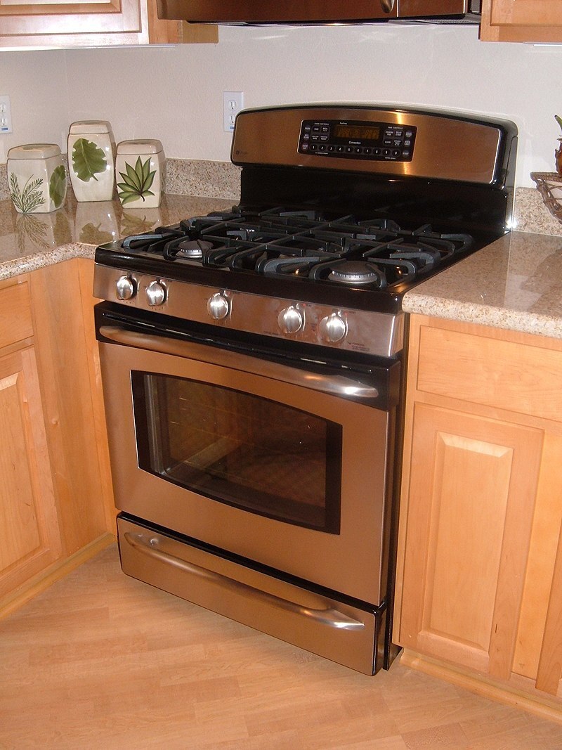 Владельцев жилья предупреждают о крупных штрафах за старую газовую плиту: в России ужесточили требования к газовому оборудованию в квартирах