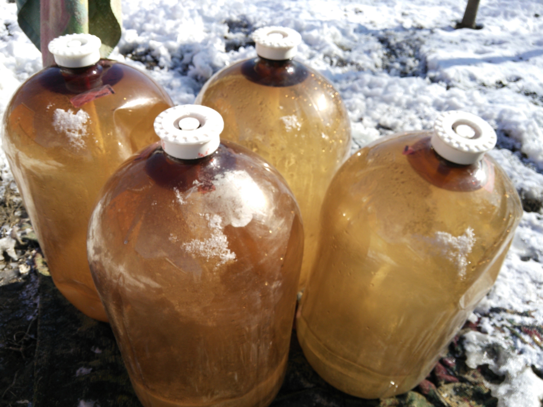 Удобно ли использовать пустые тридцатилитровые кеги или бутыли в огороде, для полива водой, а может для удобрений и прочих химикатов, в огороде....