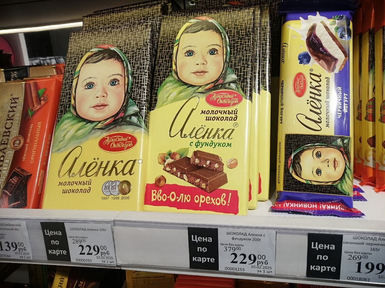 Почему цены настолько отличаются в торговой сети и в спецмагазинах?