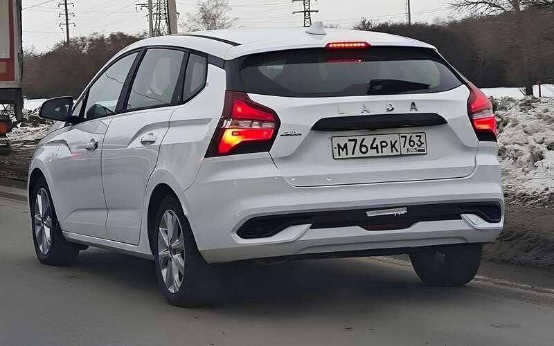 «Lada Iskra SW: чистые линии и секреты заднего бампера раскрыты!»