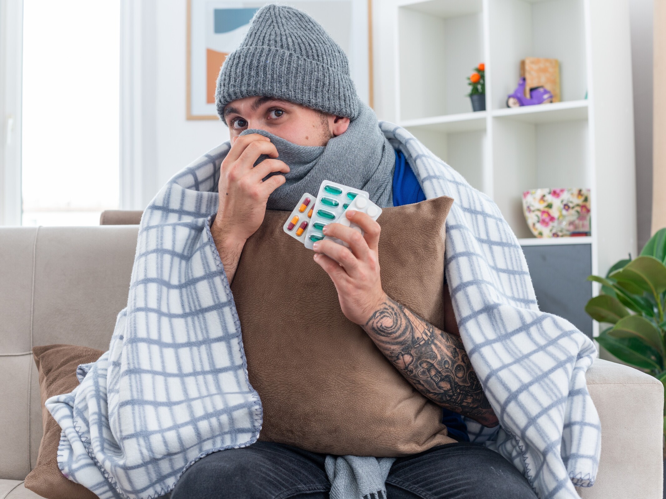 Новая волна вирусной инфекции атакует россиян