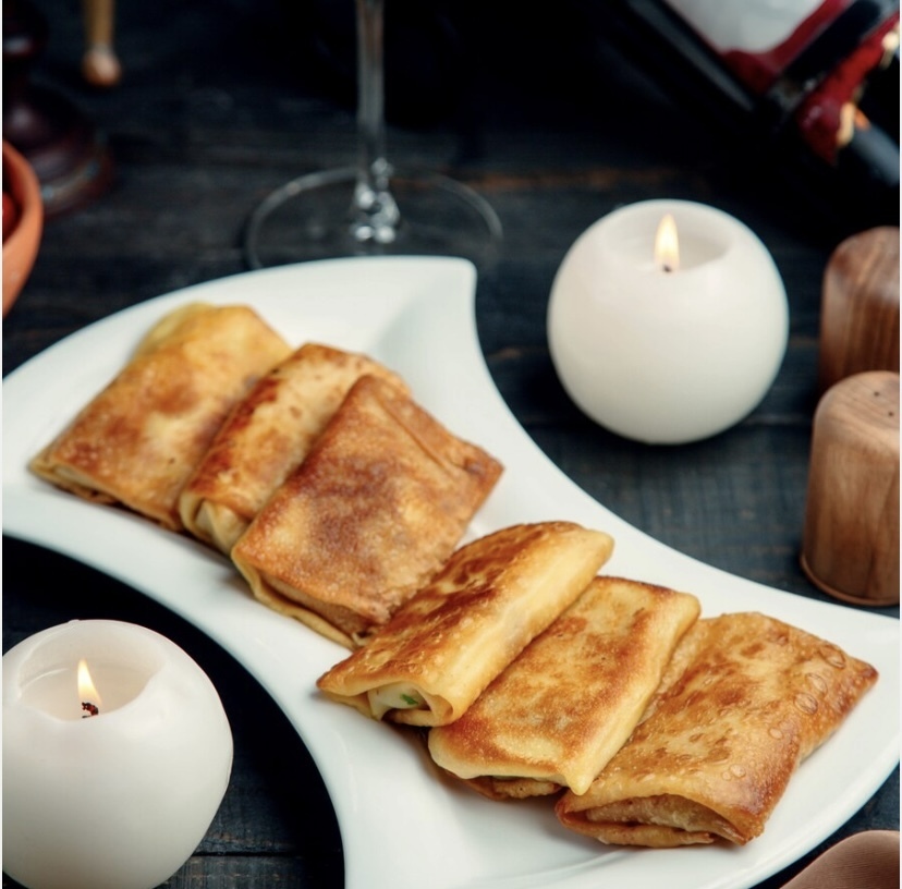 Могут «ударить» по желудку и фигуре. Врачи назвали безопасную «дозу» блинов на Масленицу