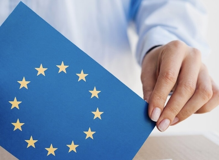 Без гадостей не могут. Какие российские банки Евросоюз отключил от SWIFT?