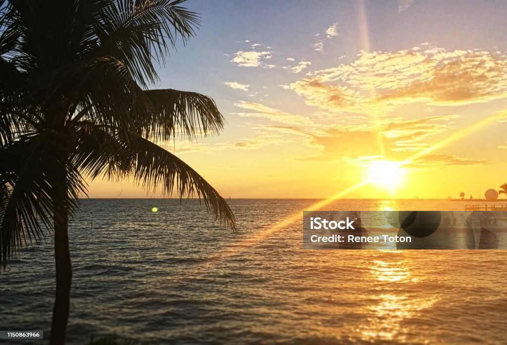 "Море волнуется раз: как пляжи становятся полем для Instagram<span style=