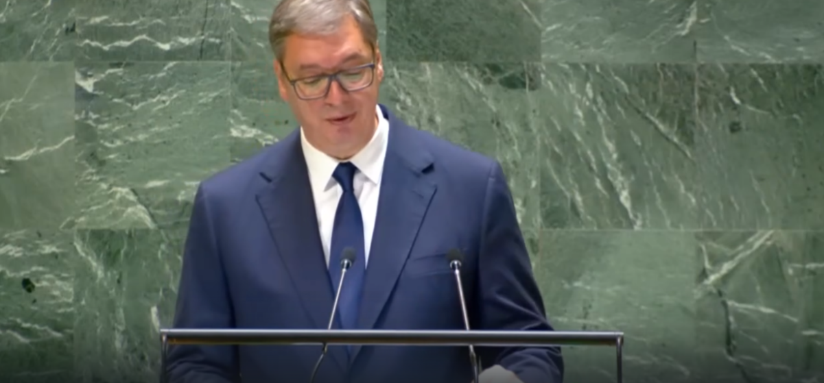 Хитрит или правда ошиблись? Александр Вучич оперативно извинился за голос против России