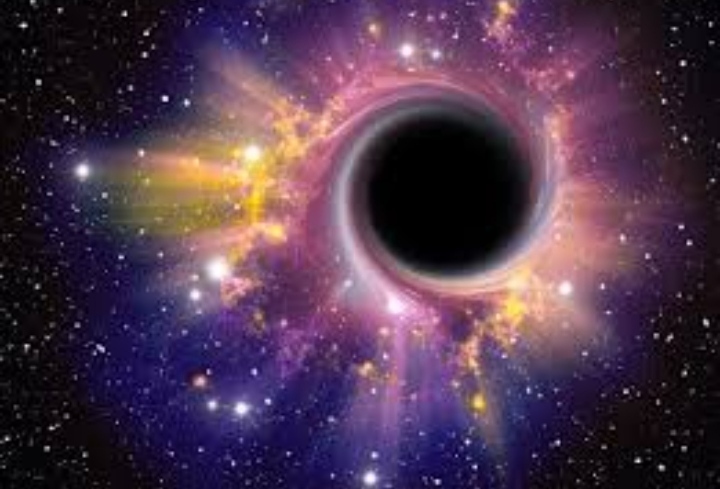 Астрономы сделали сенсационное открытие: в центре гравитационной линзы «Космическая подкова» обнаружена ультрамассивная чёрная дыра