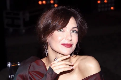 Екатерина Климова в кружевном пеньюаре стала звездой завораживающего видео