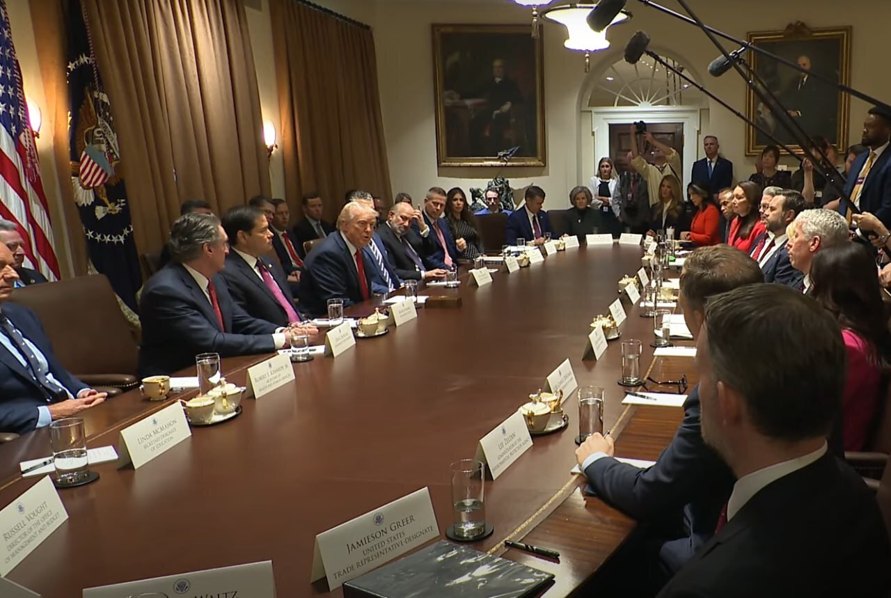 Трамп на первом заседании кабинета американской администрации. Главное