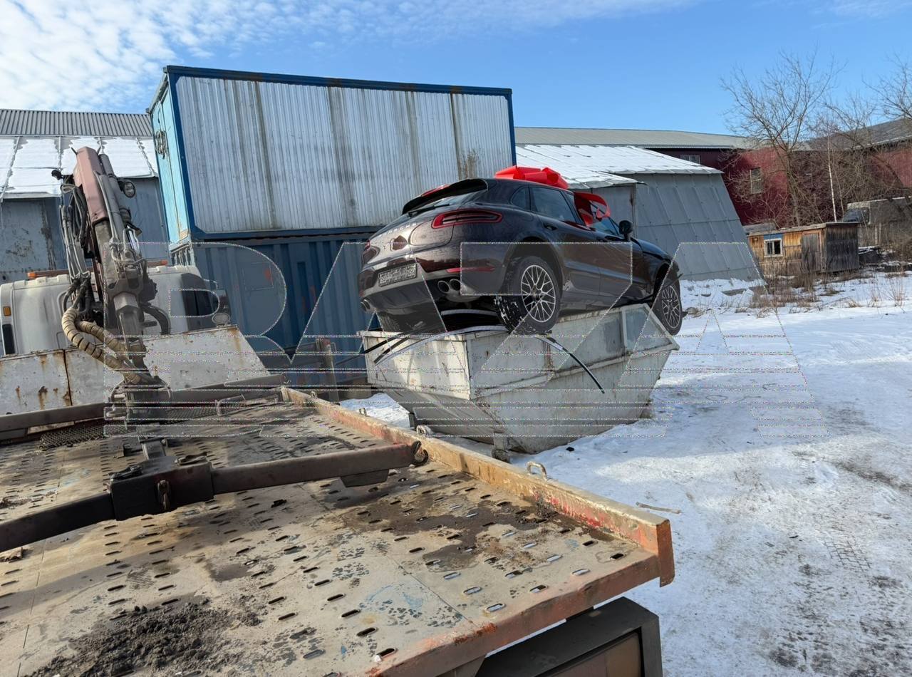 День святого Валентина пошел не по плану: мужчина выбросил подаренный "Порше" в мусорный контейнер