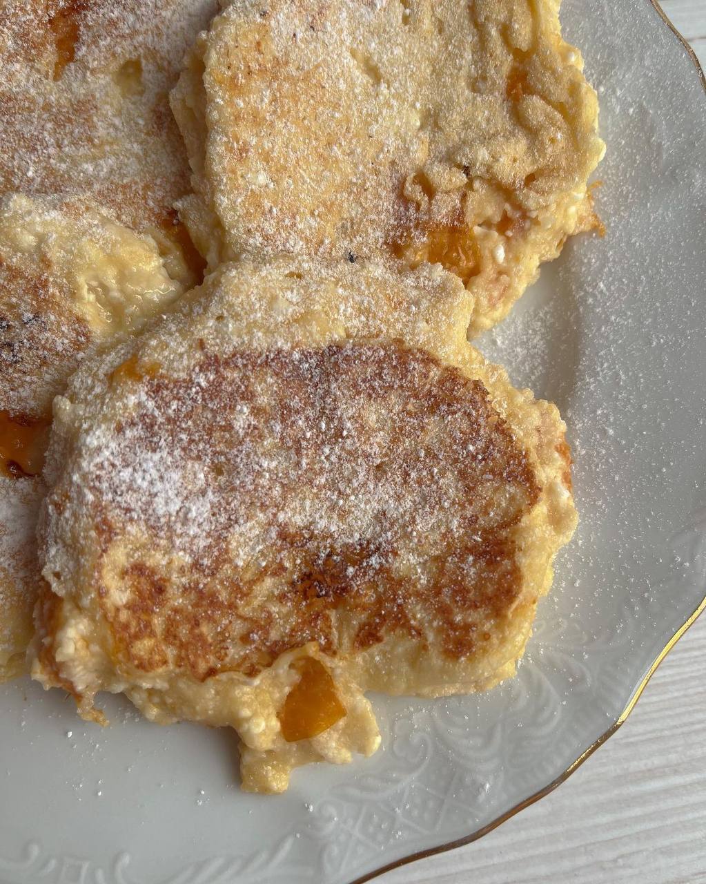 Простые и сытные творожники с абрикосом