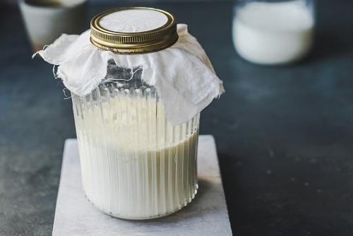 Может ли сотрудник Госавтоинспекции в протоколе известить о дате суда?