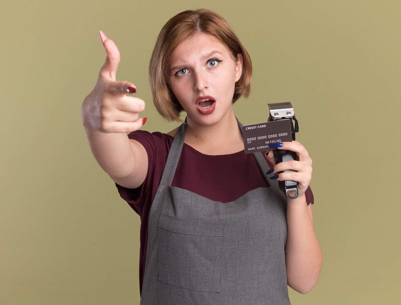 Не работаю, зарабатываю на программах лояльности магазинов и акциях