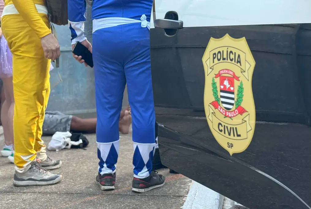 Сотрудники под прикрытием: Полицейские в костюмах супергероев ловят воров