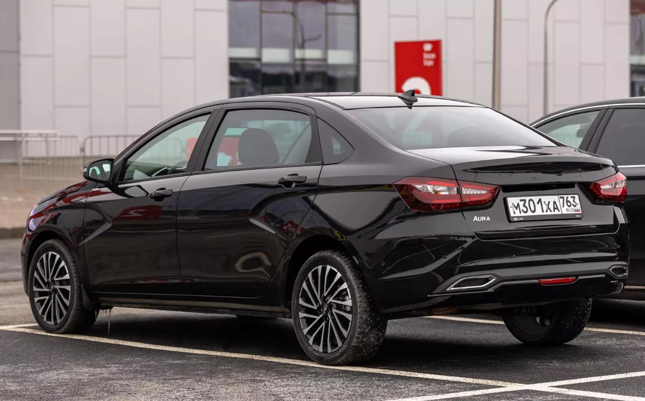 Новое служебное авто президента «АвтоВАЗа» – Lada Aura.