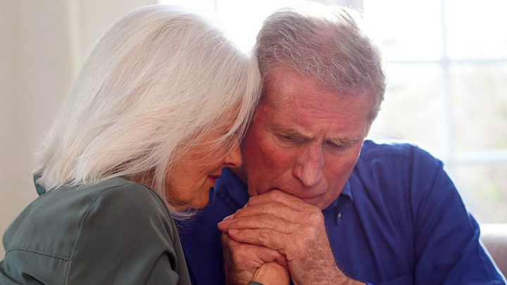 Пристав продал квартиру пожилой пары и выставил стариков на улицу за долг в 38 тысяч