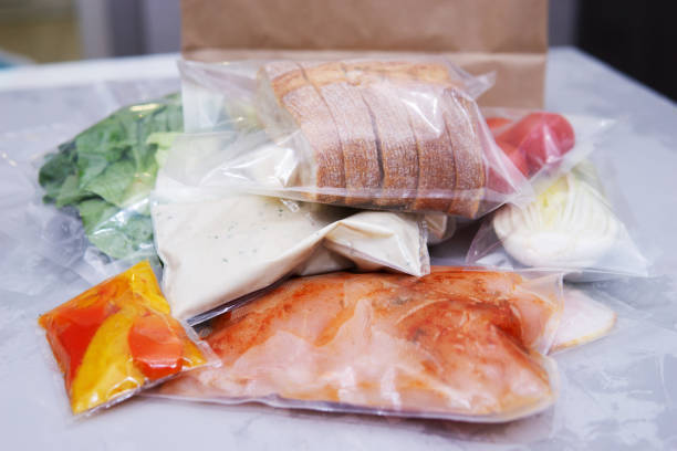 Какие способы применяются для продажи покупателям несвежих продуктов. И что же с этим делать?