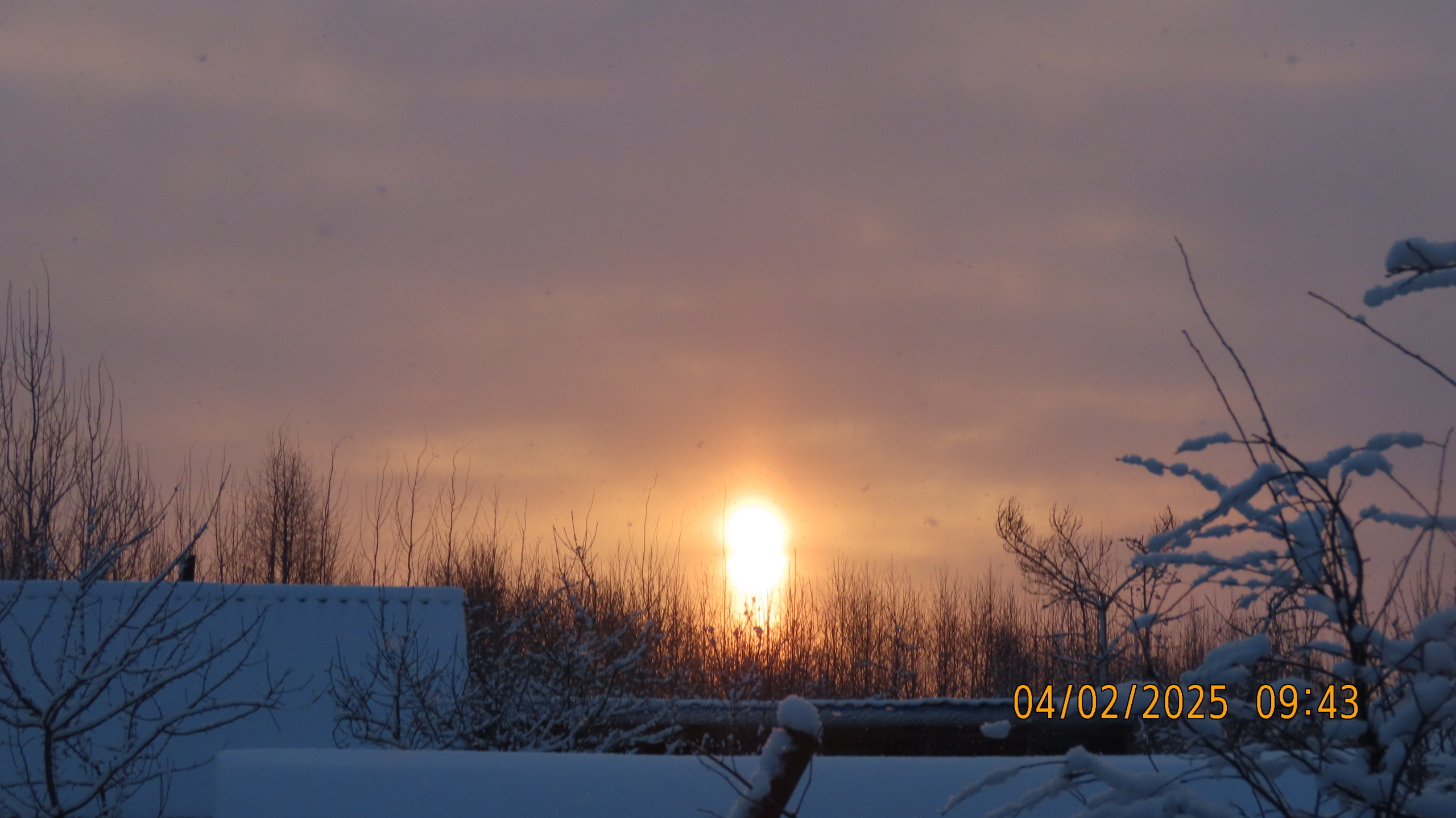 Одна бабушка сказала: "На чужой (на всякий) роток не накинешь платок". Или: Столкновение миров. /исповедь?/