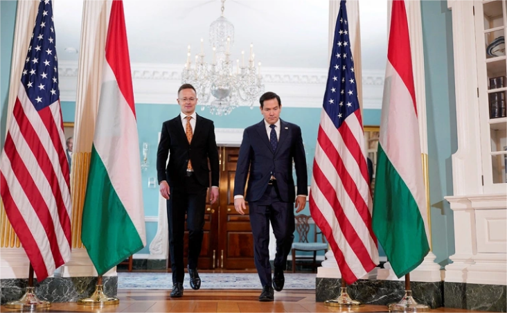 Венгрия пытается усидеть на двух стульях! Почему Будапешт отменил свое вето на продление санкций против России?