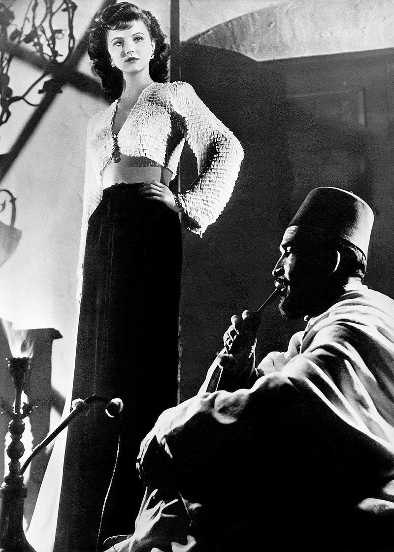 Интересное отношение к смерти в итальянском фильме с самим Марчелло Мастроянни. Фильм кажется называется «Восемь с половиной» или «Сладкая жизнь».