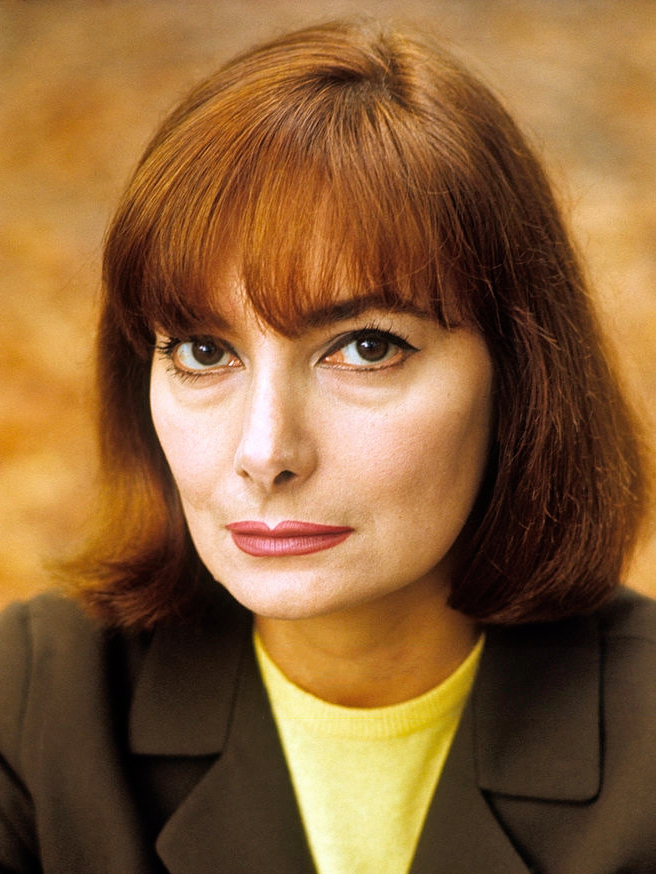 Интересное отношение к смерти в итальянском фильме с самим Марчелло Мастроянни. Фильм кажется называется «Восемь с половиной» или «Сладкая жизнь».