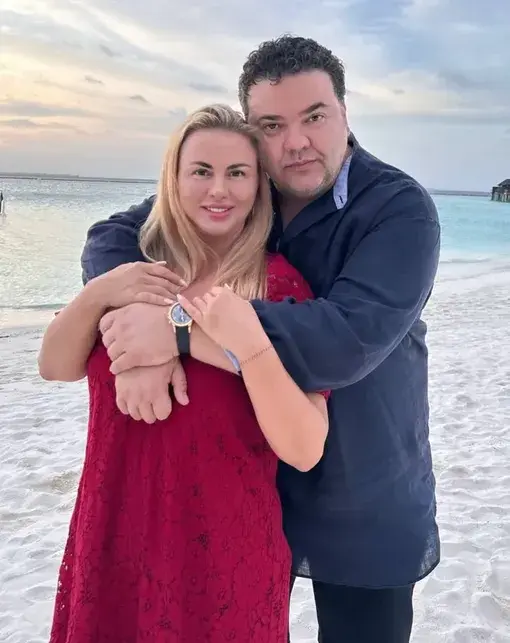 «Я не могу представить, чтобы этот медвежонок ударил женщину»: Анна Семенович ответила на обвинения жены бойфренда