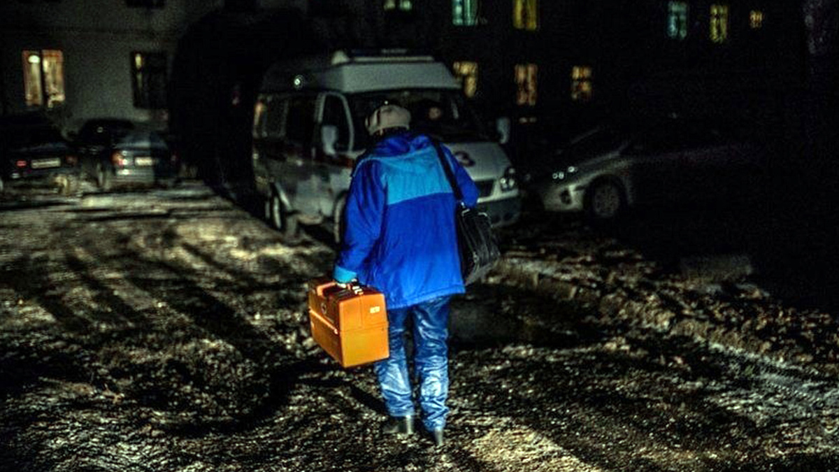 Врачей не хватает. Но и оставшиеся медики разбегаются. А причина на поверхности