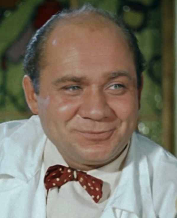 Я особо не смотрел его роли, но видно Балуев, это в чем-то как сам Великий Леонид Марков. Мощь. Глыба. Фактура. И очень интересный голос. Аристократ.