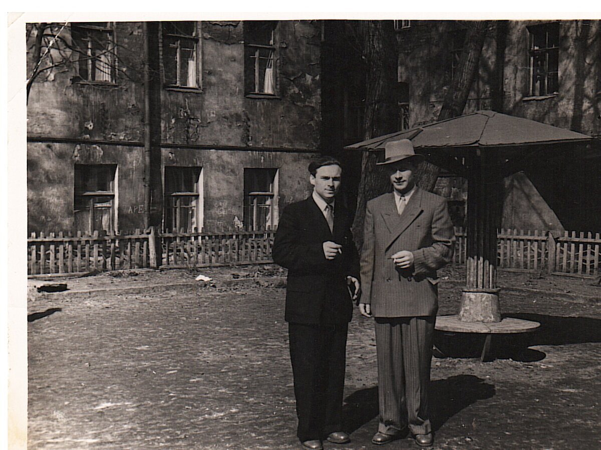 «А У НАС ВО ДВОРЕ…». (1) Лето.