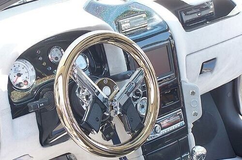 Такие рули редкость, скорее желание выделиться и оригинальность. Меня например раздражают