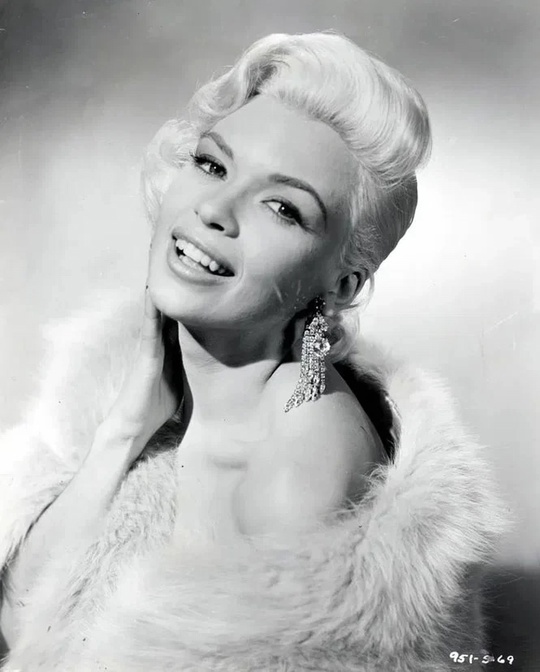 Джейн Мэнсфилд: Голливудская богиня с трагической судьбой