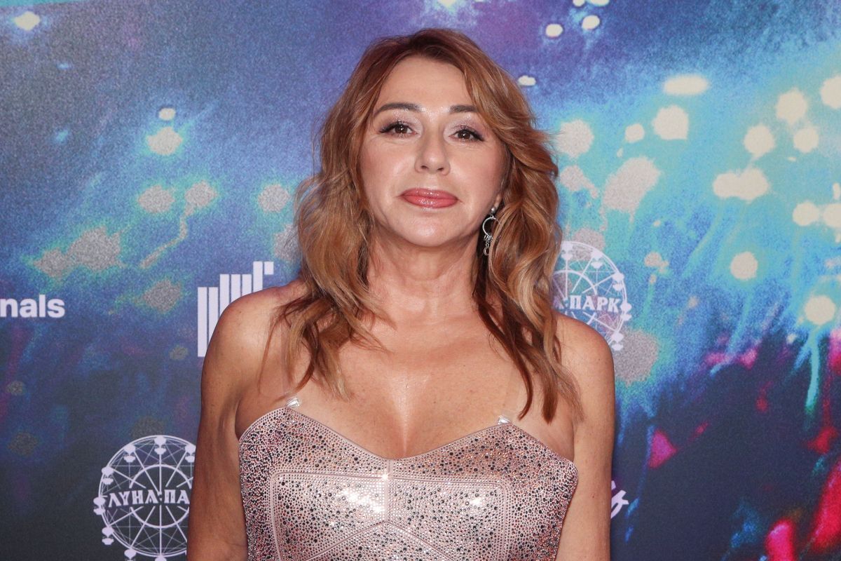 «Девчонки быстро его охмурят»: Алена Апина в шоу Бориса Корчевникова рассказала, почему ушла из «Комбинации»