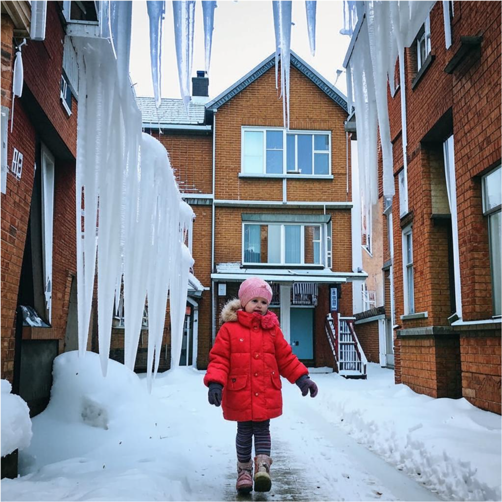В Барнауле на девочку 8-ми лет с крыши упал кусок наледи