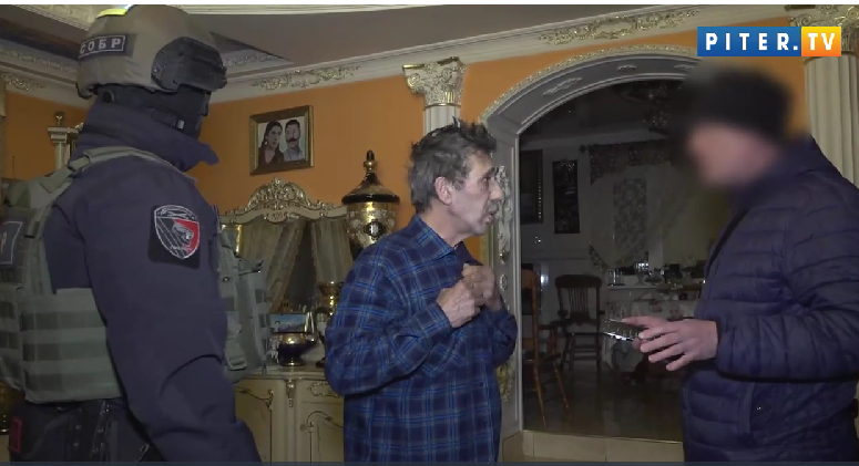 “Это всё не моё!”: шокирующие находки при обыске в доме цыганского барона