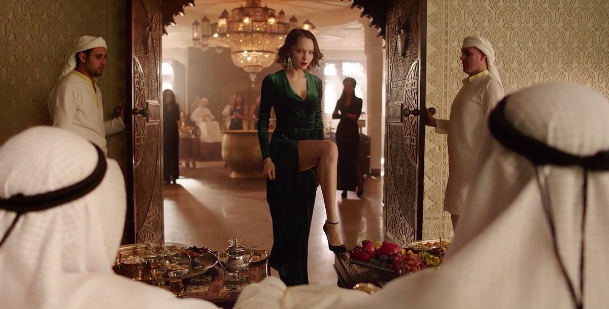 «Мечтали попасть к шейху и заработать миллион, а оказались в притоне»: откровения реальных девушек о работе в Дубае.