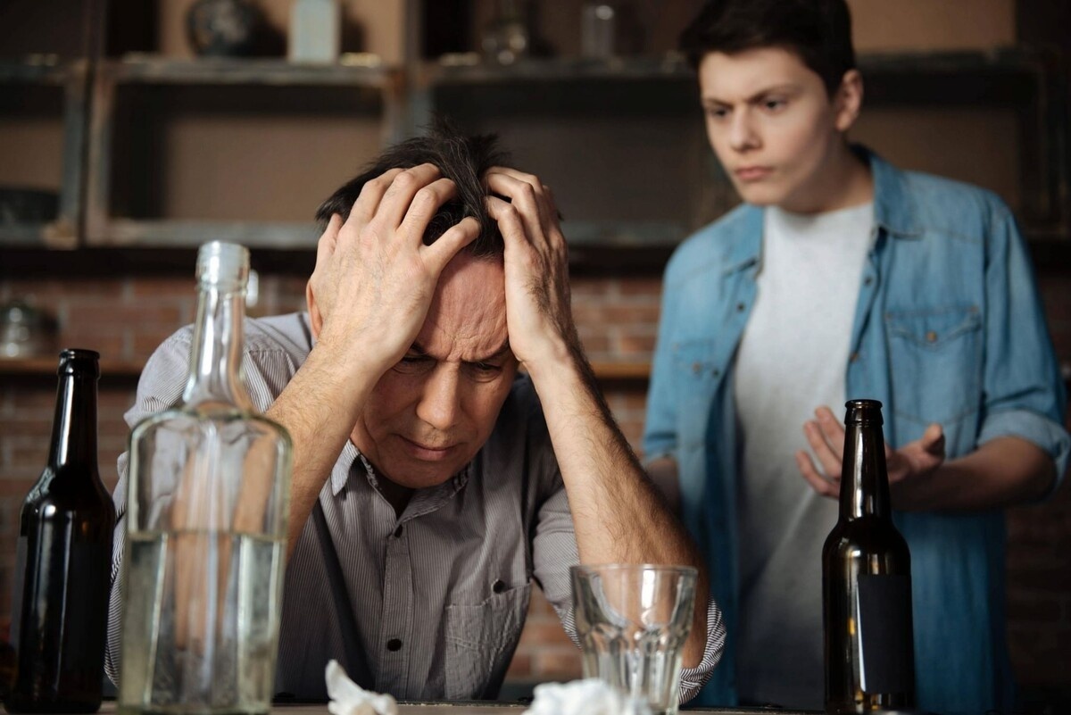 Алкоголизм – это не просто вредная привычка, это болезнь, которая разрушает жизни, семьи и здоровье. Миллионы людей по всему миру сталкивают