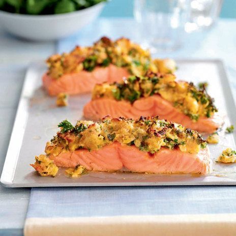 Лосось с чесночной корочкой