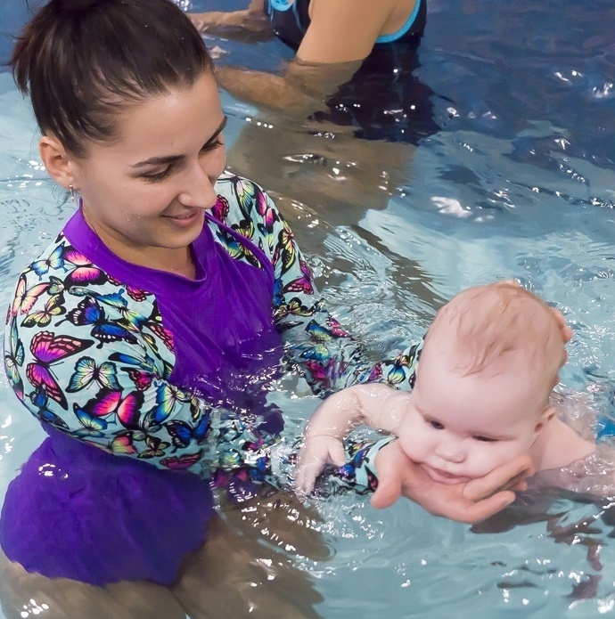 Грудничковое плавание: 7 доказанных преимуществ для здоровья малыша