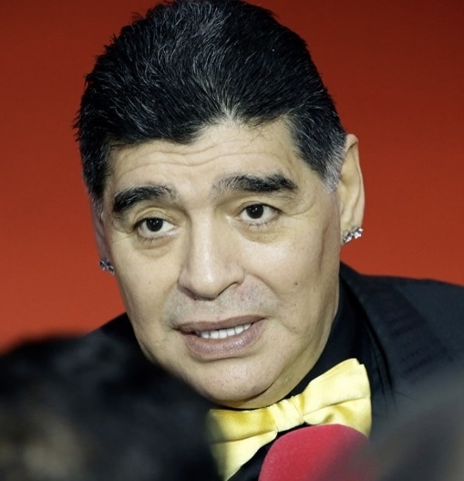 «Перед смертью мог 12 часов находиться в агонии». Членов медбригады обвиняют в смерти Диего Марадоны