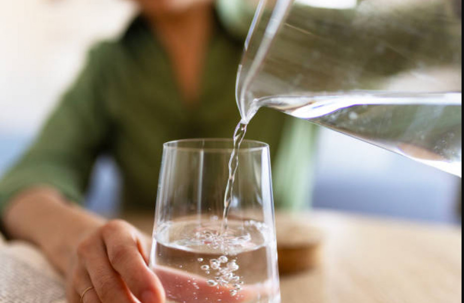 Стресс, усталость и апатия: как выжить после рабочей недели и не сойти с ума (спойлер: поможет даже странный ритуал с водой!)