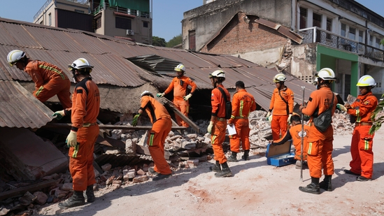 Число жертв землетрясения в Мьянме приближается к 3000. Каковы шансы на выживаемость?