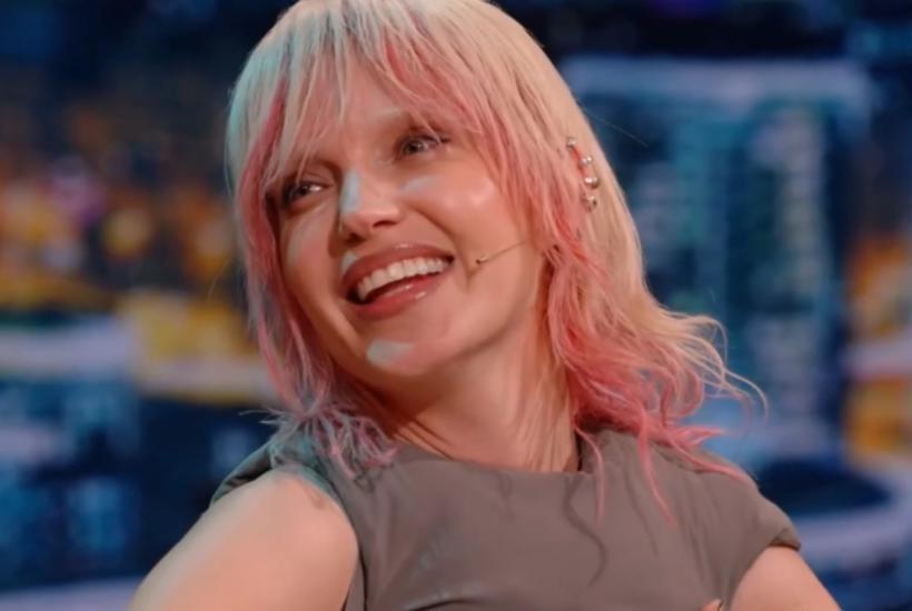 Переосмысленный образ Глюкозы: что думают дочери о её музыкальных экспериментах?