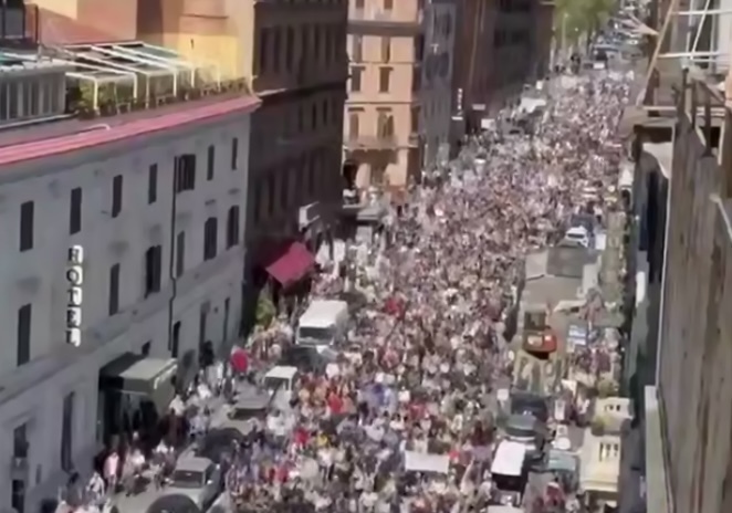 «Руки прочь». В США стартовали массовые протесты против Маска и Трампа