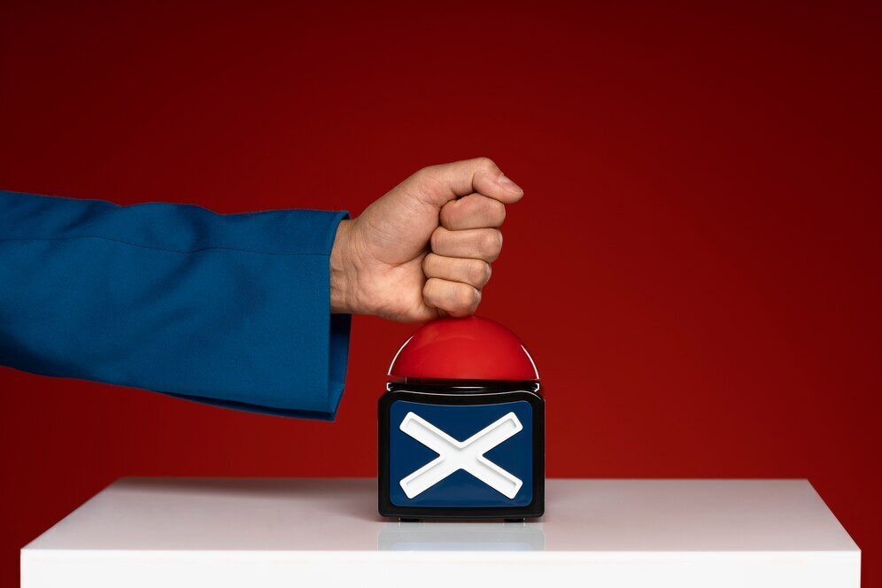 Чиновникам и их детям могут запретить учиться за границей и покупать недвижимость