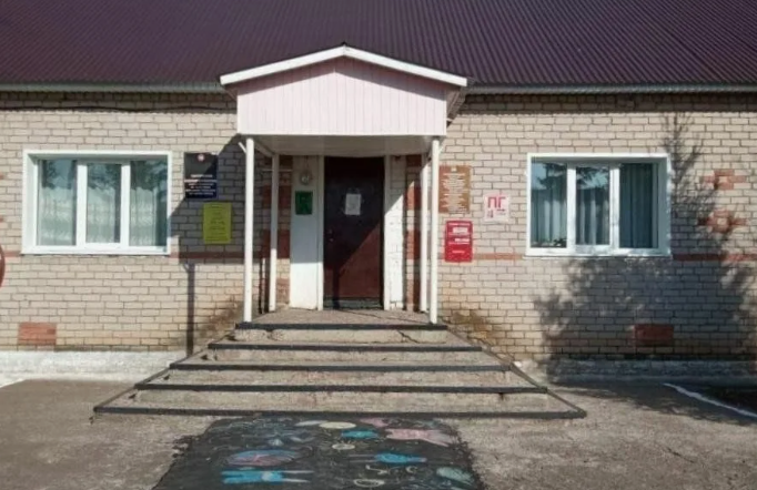 Мёртвые души в сельском клубе.